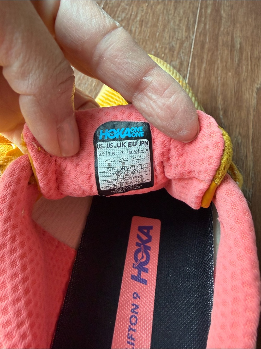 NEW HOKA CLIFTON 9 GTX TS, Women’s 8.5 - Picture 6 of 9